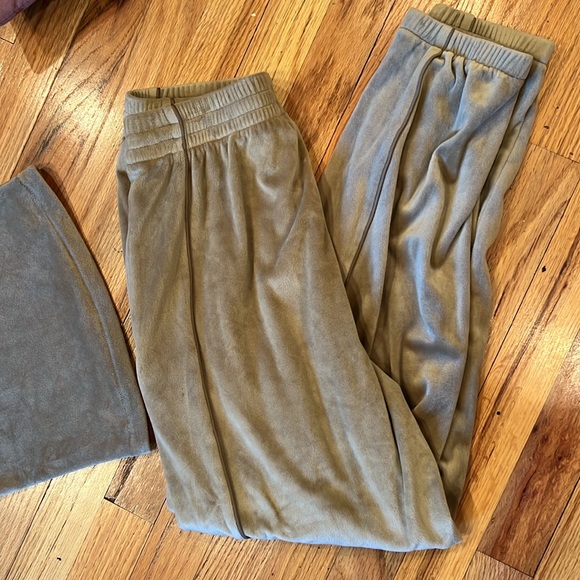 SKIMS GOLD VELVET TANK-TOP SWEAT-SUIT🤩 - Picture 5 of 6